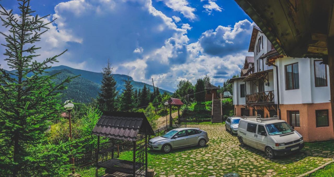 12 Months Estate Myslovka Exterior foto